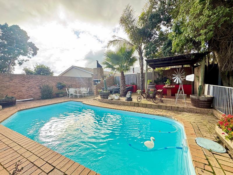 4 Bedroom Property for Sale in Bergzicht Western Cape